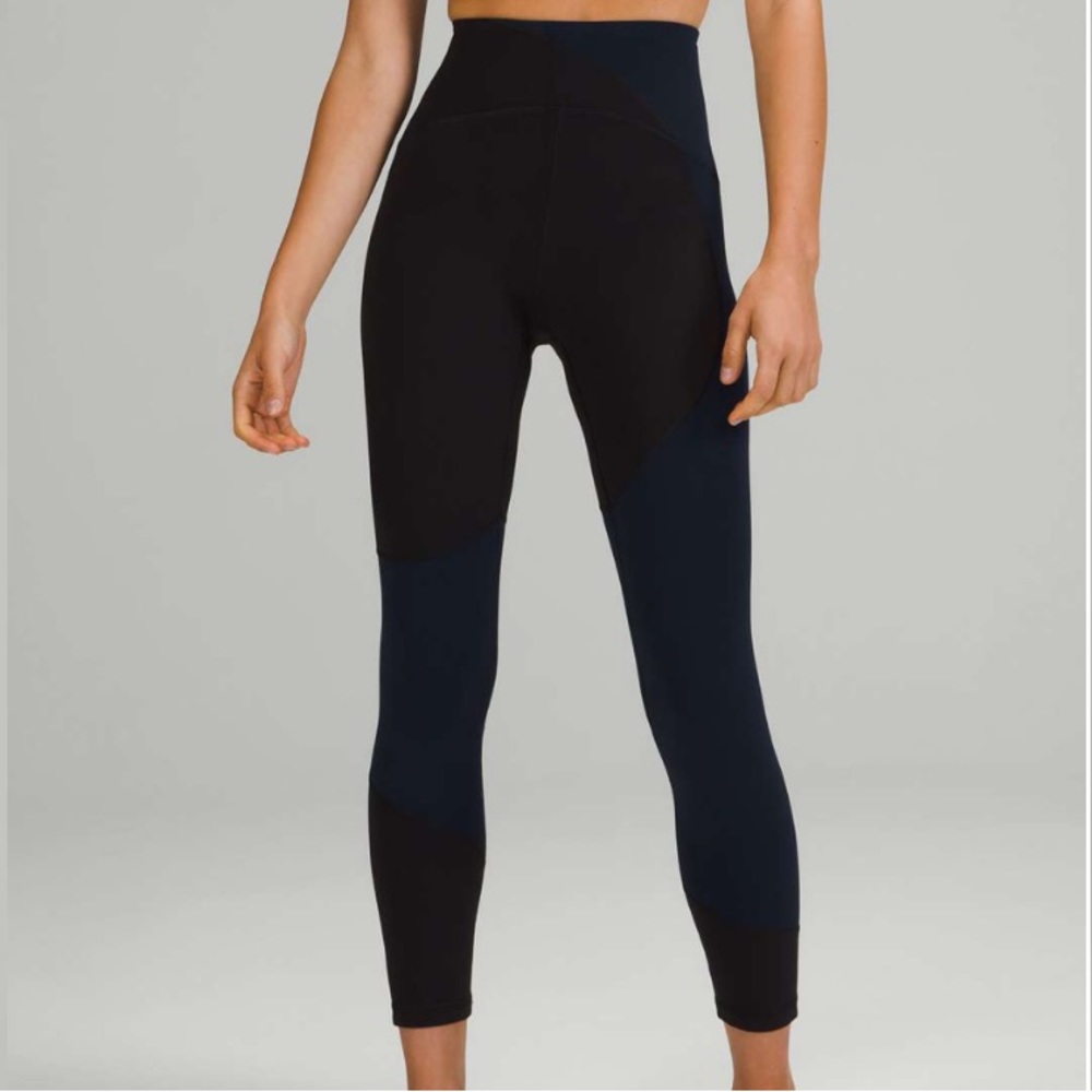 Lululemon Nulu Colour Block High-Rise Tight 25"
Black / True Navy